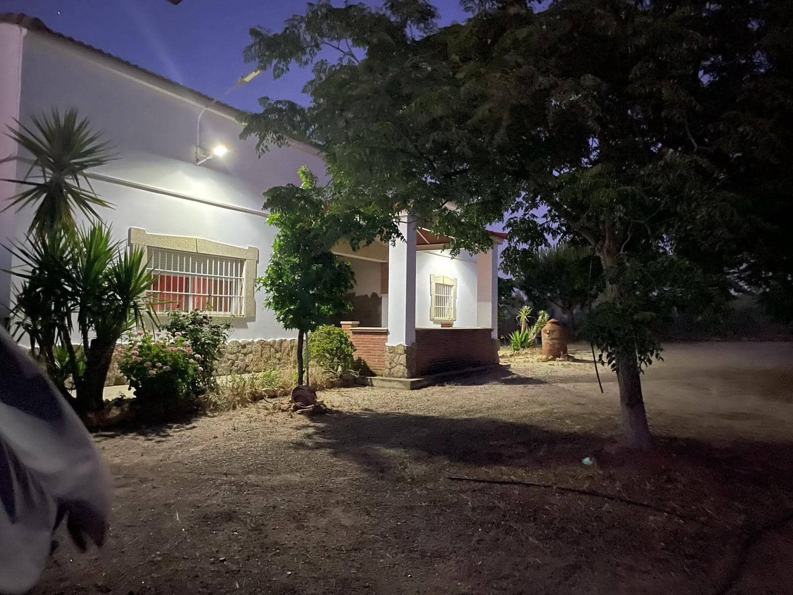 4 bedroom Villa for sale in Guarena with pool - € 210,000 (Ref: 9876607)