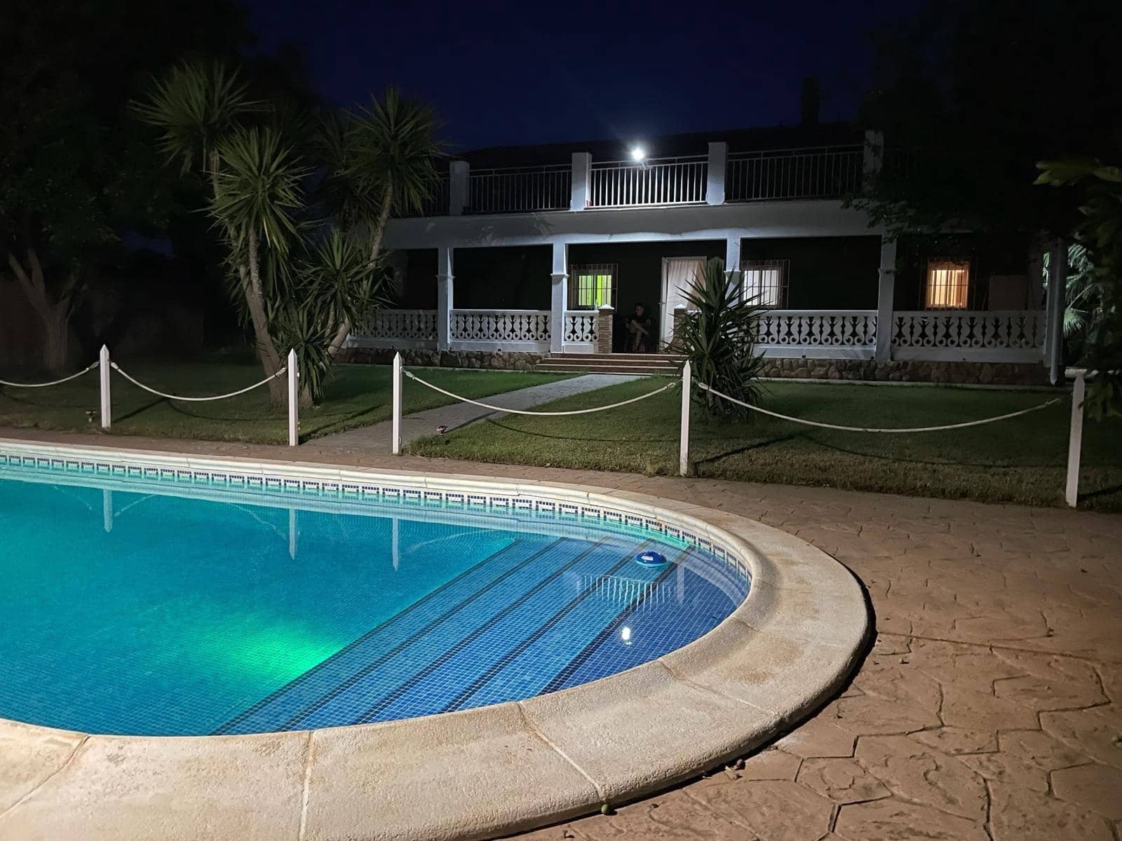 4 bedroom Villa for sale in Guarena with pool - € 210,000 (Ref: 9876607)