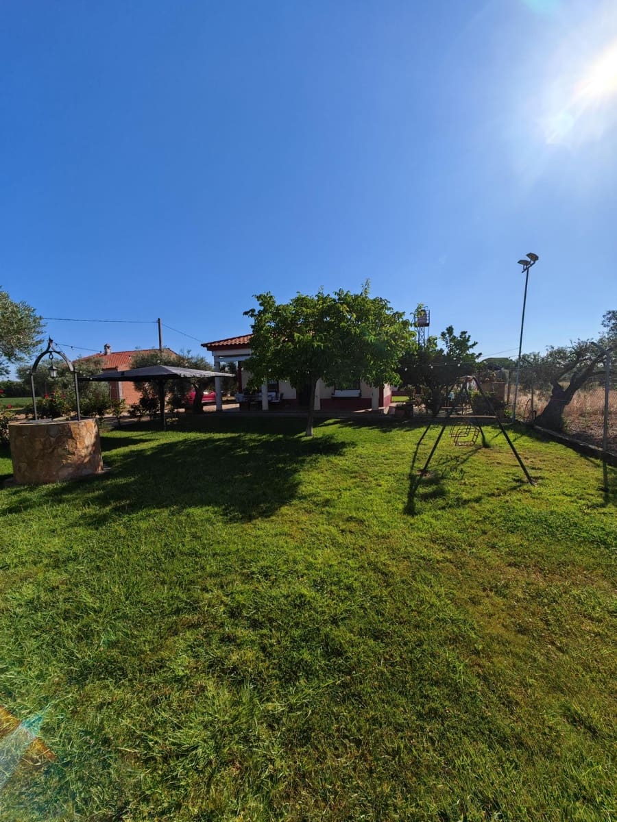 2 bedroom Finca/Country House for sale in Don Benito - € 160,000 (Ref: 9876612)