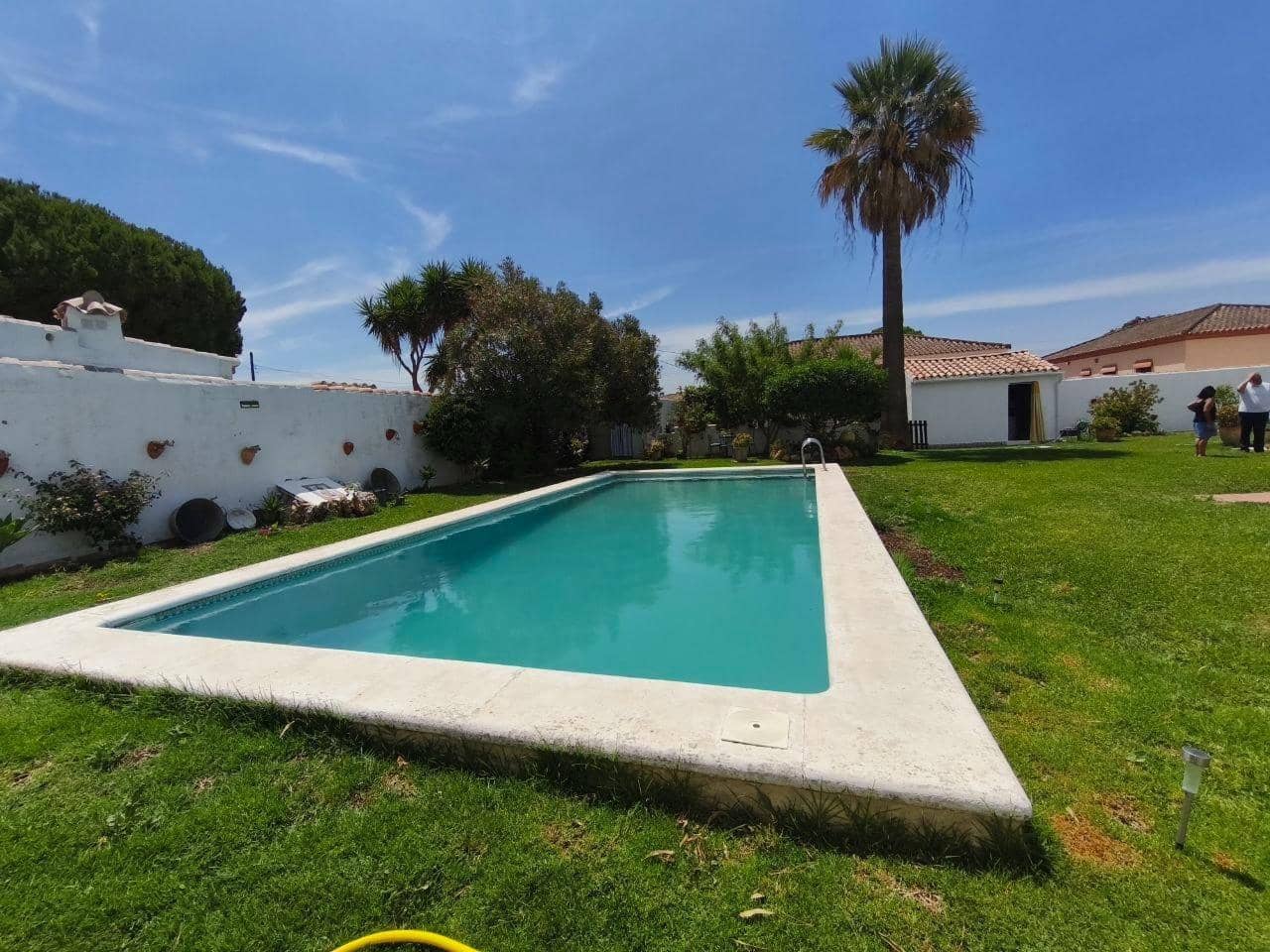 3 bedroom Villa for sale in Chiclana de la Frontera with pool - € 325,000 (Ref: 9889001)