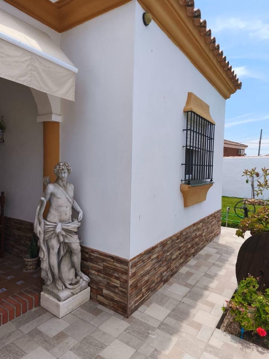 3 bedroom Villa for sale in Chiclana de la Frontera with pool - € 325,000 (Ref: 9889001)