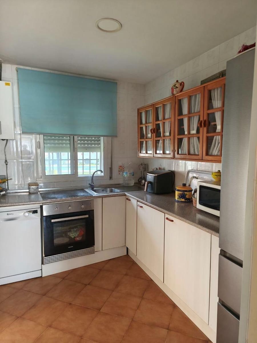 3 bedroom Villa for sale in Chiclana de la Frontera with pool - € 325,000 (Ref: 9889001)