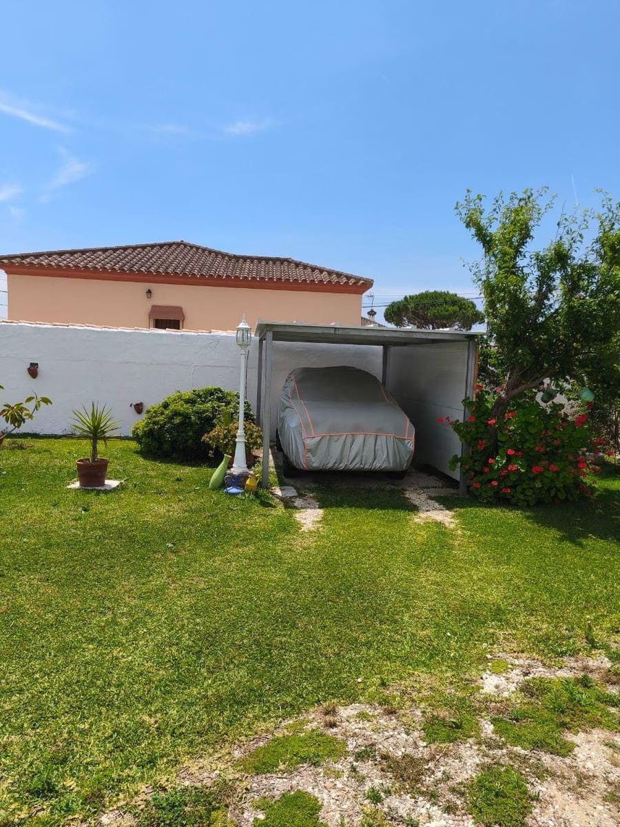 3 bedroom Villa for sale in Chiclana de la Frontera with pool - € 325,000 (Ref: 9889001)