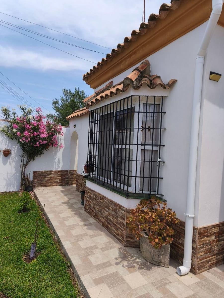 3 bedroom Villa for sale in Chiclana de la Frontera with pool - € 325,000 (Ref: 9889001)