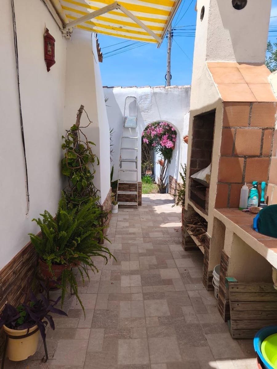 3 bedroom Villa for sale in Chiclana de la Frontera with pool - € 325,000 (Ref: 9889001)