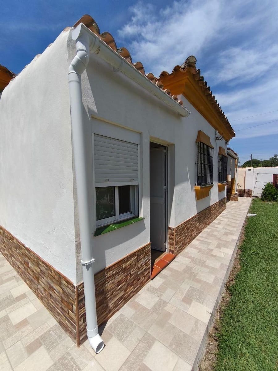 3 bedroom Villa for sale in Chiclana de la Frontera with pool - € 325,000 (Ref: 9889001)