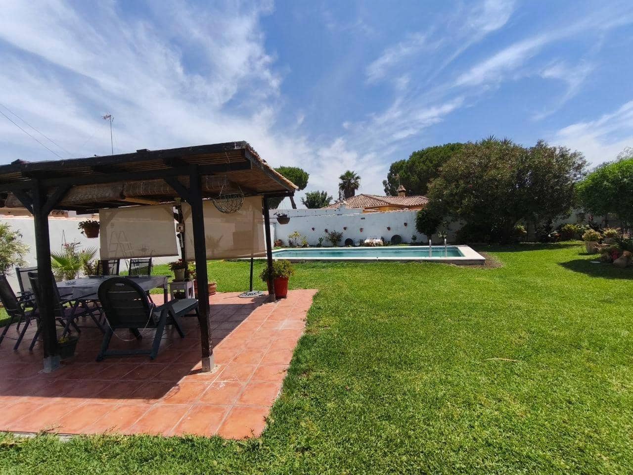 3 bedroom Villa for sale in Chiclana de la Frontera with pool - € 325,000 (Ref: 9889001)