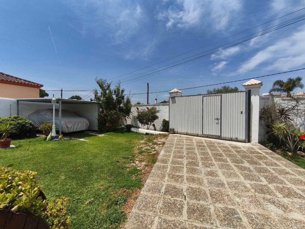 3 bedroom Villa for sale in Chiclana de la Frontera with pool - € 325,000 (Ref: 9889001)