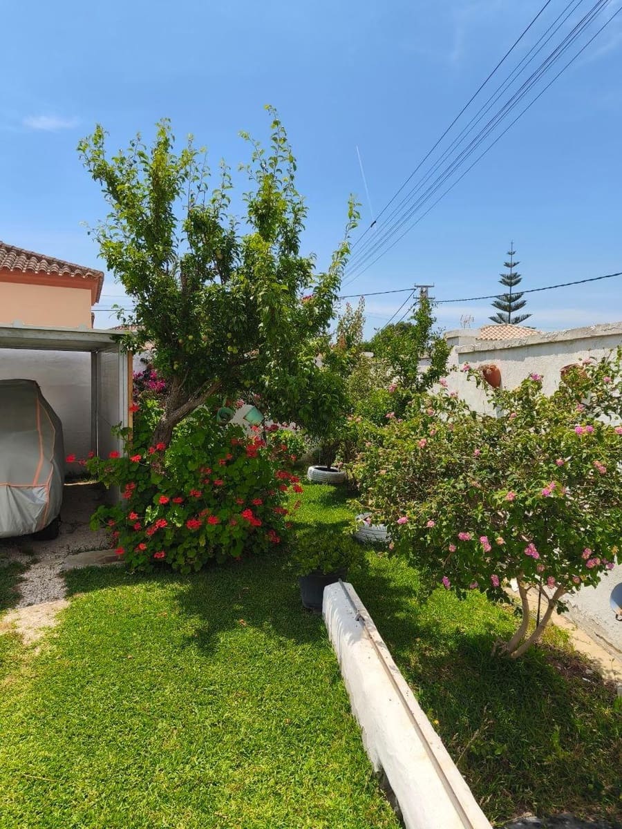 3 bedroom Villa for sale in Chiclana de la Frontera with pool - € 325,000 (Ref: 9889001)