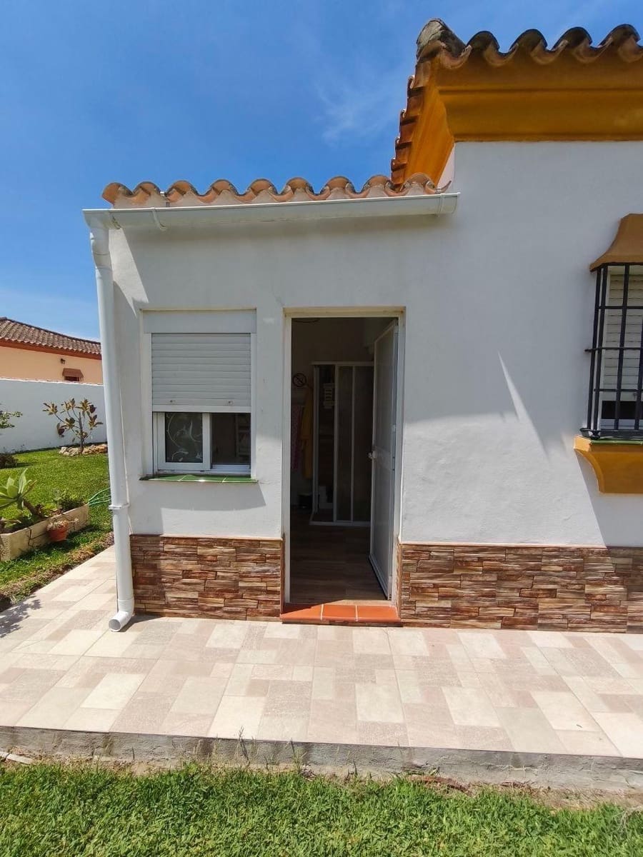 3 bedroom Villa for sale in Chiclana de la Frontera with pool - € 325,000 (Ref: 9889001)