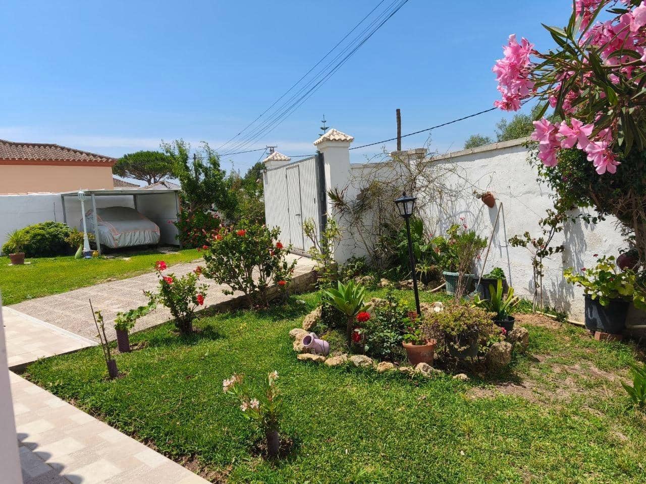 3 bedroom Villa for sale in Chiclana de la Frontera with pool - € 325,000 (Ref: 9889001)