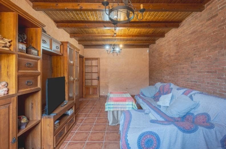 3 soveværelse Villa til salg i La Linea de la Concepcion med swimmingpool - € 269.900 (Ref: 9889002)
