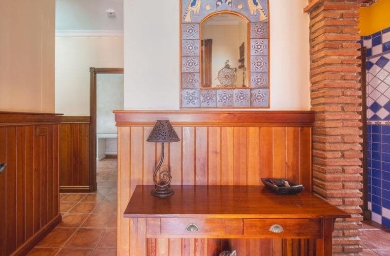 3 soveværelse Villa til salg i La Linea de la Concepcion med swimmingpool - € 269.900 (Ref: 9889002)