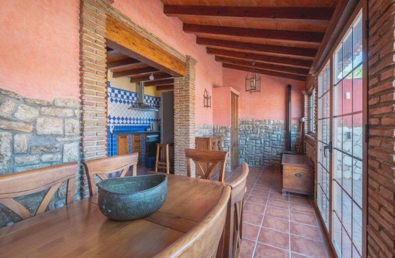 3 soveværelse Villa til salg i La Linea de la Concepcion med swimmingpool - € 269.900 (Ref: 9889002)