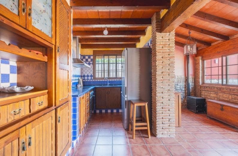 3 soveværelse Villa til salg i La Linea de la Concepcion med swimmingpool - € 269.900 (Ref: 9889002)