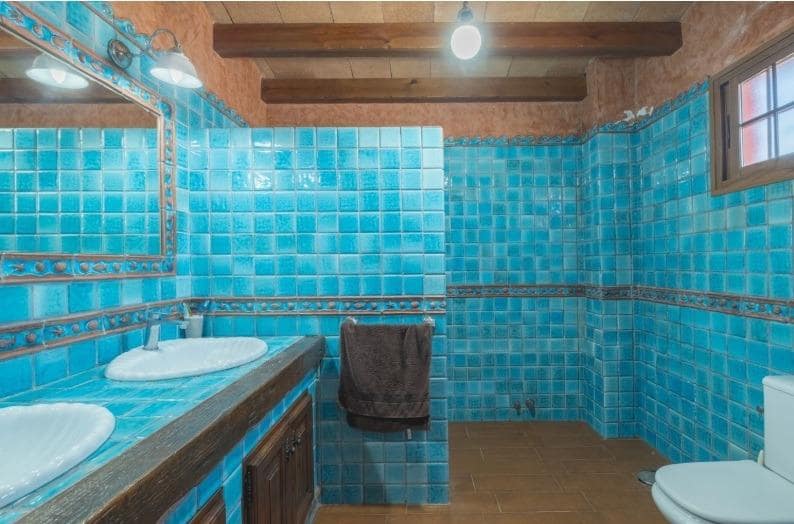 3 soveværelse Villa til salg i La Linea de la Concepcion med swimmingpool - € 269.900 (Ref: 9889002)