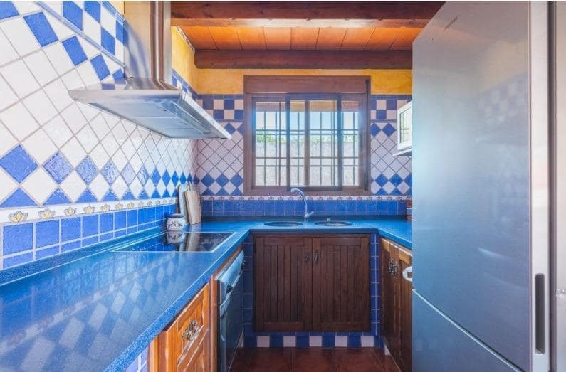 3 soveværelse Villa til salg i La Linea de la Concepcion med swimmingpool - € 269.900 (Ref: 9889002)