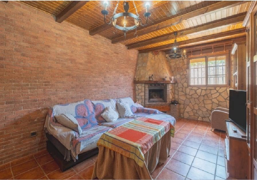 3 soveværelse Villa til salg i La Linea de la Concepcion med swimmingpool - € 269.900 (Ref: 9889002)