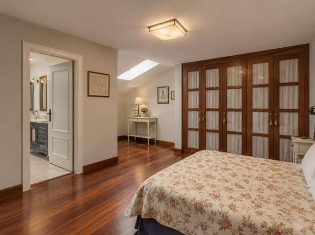 3 bedroom Apartment for sale in Bilbao - € 710,000 (Ref: 9896213)