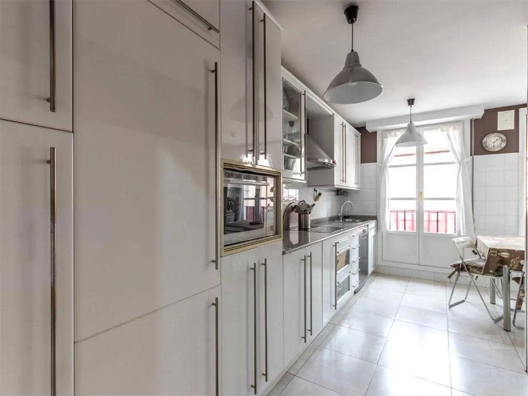 3 quarto Apartamento para venda em Bilbao com garagem - 721 000 € (Ref: 9896214)
