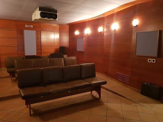 7 soverom Villa til salgs i El Vendrell med svømmebasseng garasje - € 6 000 000 (Ref: 9896215)