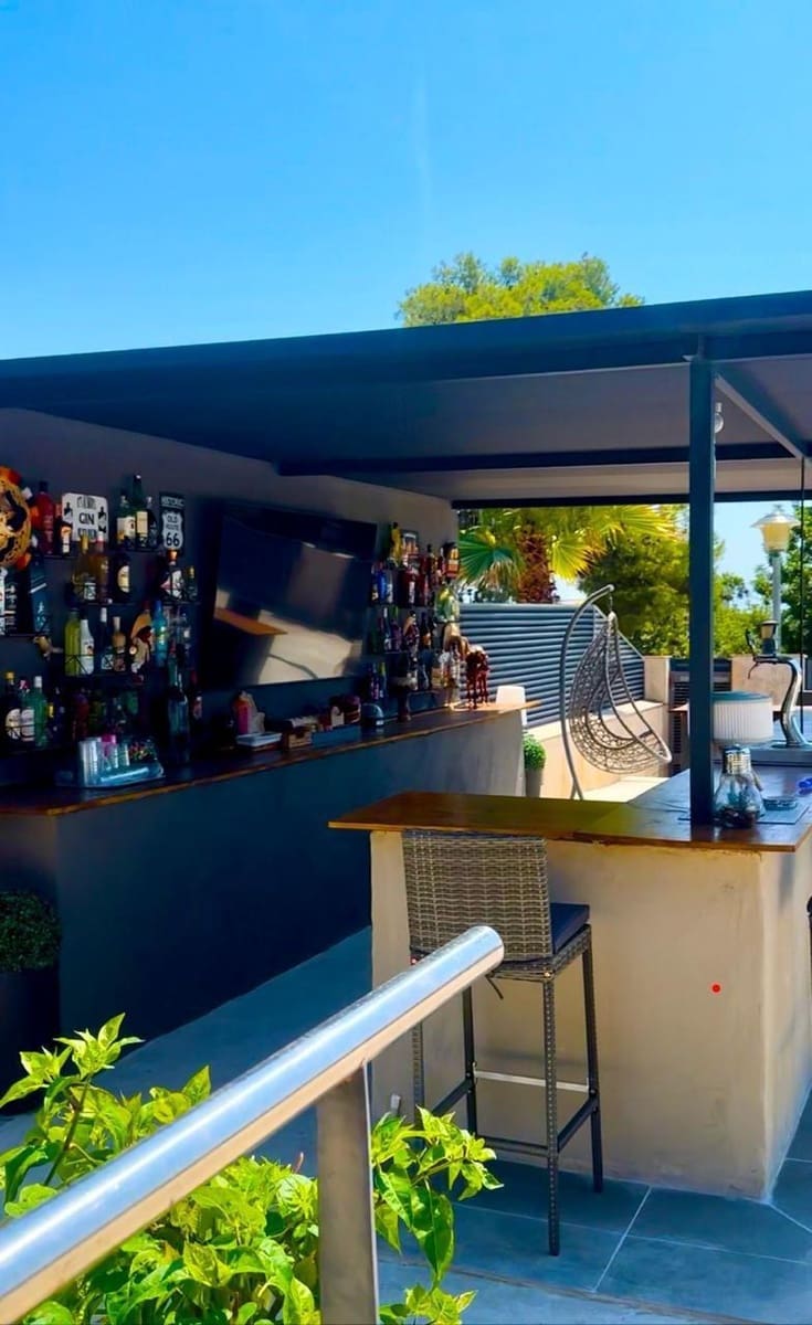 8 bedroom Villa for sale in El Vendrell with pool garage - € 6,000,000 (Ref: 9896215)