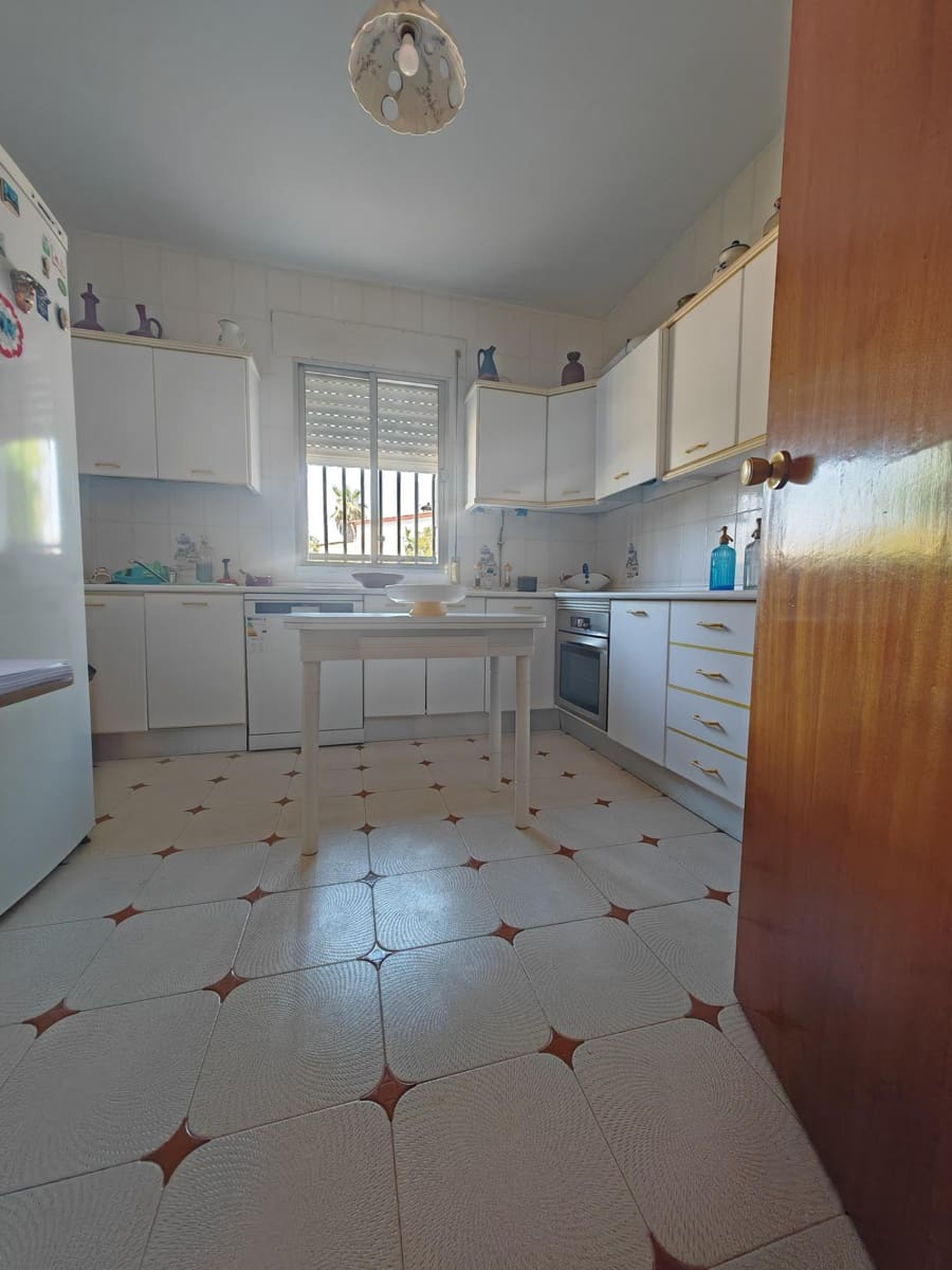 5 bedroom Villa for sale in Don Benito with pool - € 350,000 (Ref: 9896216)