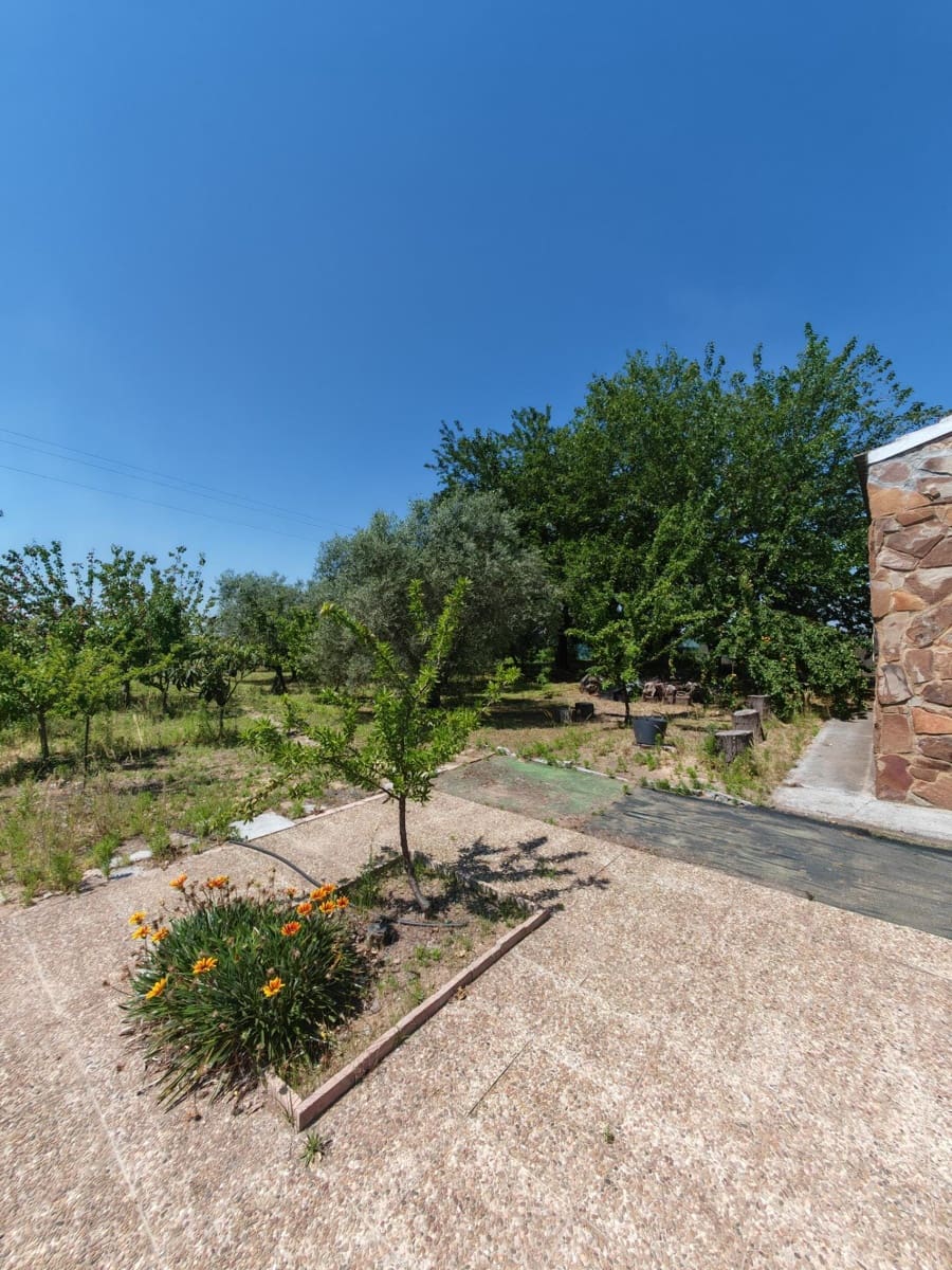 5 bedroom Villa for sale in Don Benito with pool - € 350,000 (Ref: 9896216)