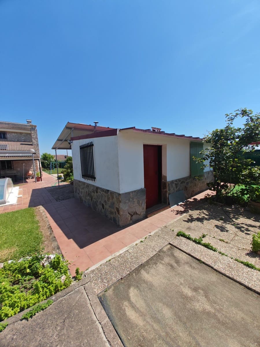 5 bedroom Villa for sale in Don Benito with pool - € 350,000 (Ref: 9896216)