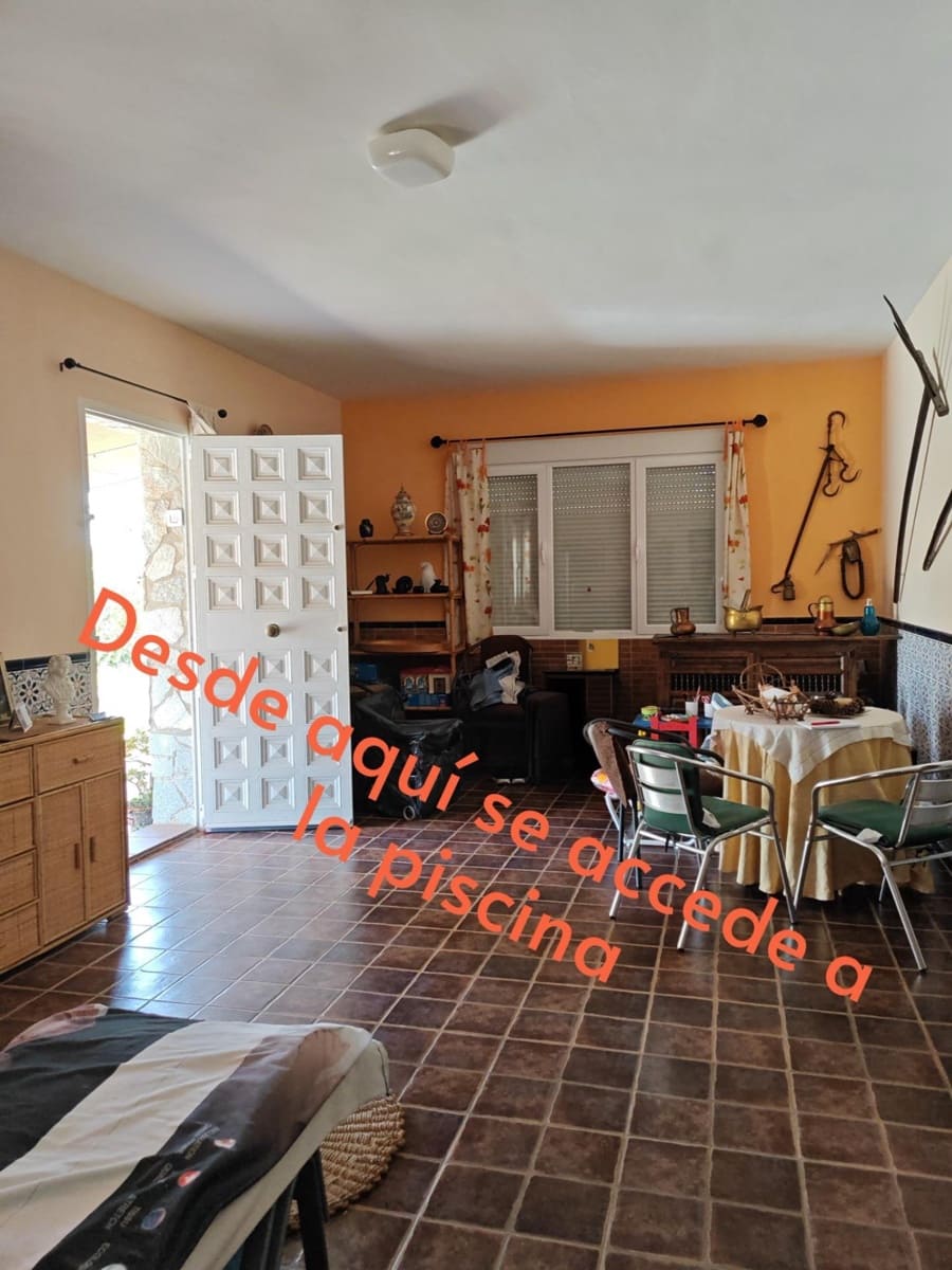 5 bedroom Villa for sale in Don Benito with pool - € 350,000 (Ref: 9896216)