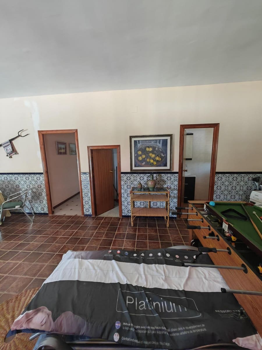 5 bedroom Villa for sale in Don Benito with pool - € 350,000 (Ref: 9896216)
