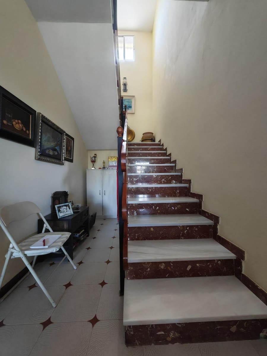 5 bedroom Villa for sale in Don Benito with pool - € 350,000 (Ref: 9896216)