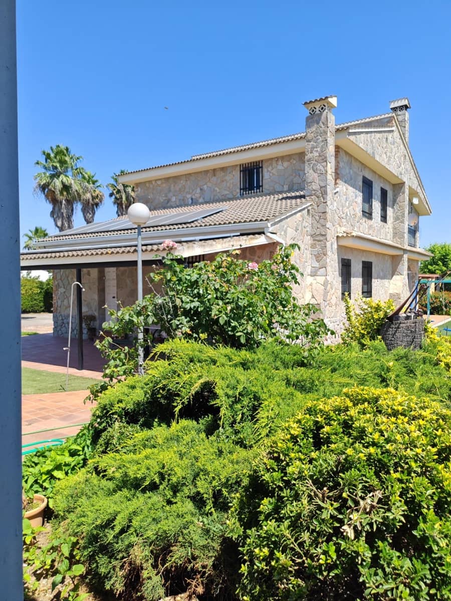 5 bedroom Villa for sale in Don Benito with pool - € 350,000 (Ref: 9896216)