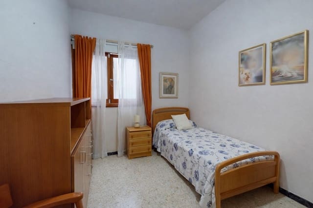 5 bedroom Villa for sale in Tamaraceite, Las Palmas de Gran Canaria - € 325,000 (Ref: 9899017)