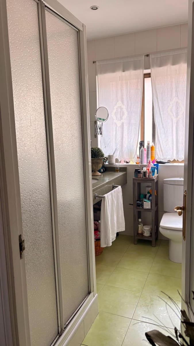 2 bedroom Flat for sale in Santander with garage - € 289,000 (Ref: 9899018)