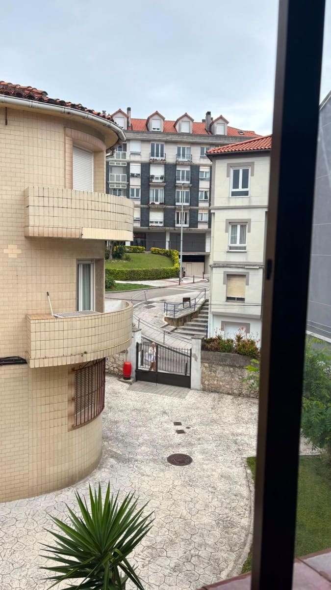 2 bedroom Flat for sale in Santander with garage - € 289,000 (Ref: 9899018)