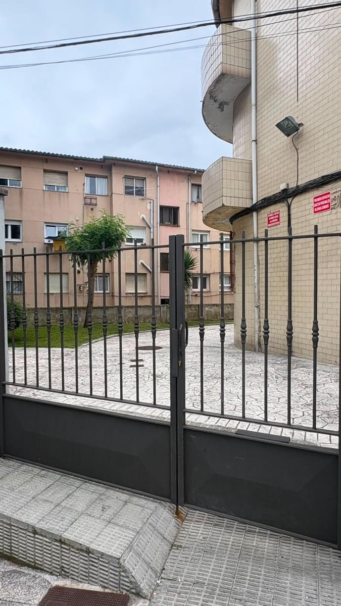 2 bedroom Flat for sale in Santander with garage - € 289,000 (Ref: 9899018)