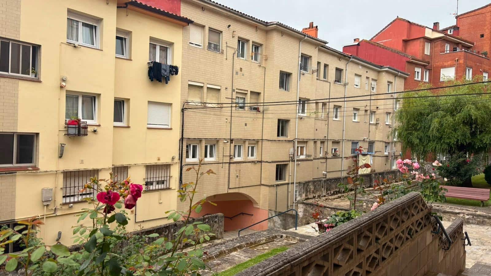2 bedroom Flat for sale in Santander with garage - € 289,000 (Ref: 9899018)