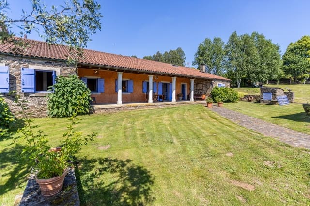 3 bedroom Villa for sale in O Pino with pool garage - € 550,000 (Ref: 9899020)