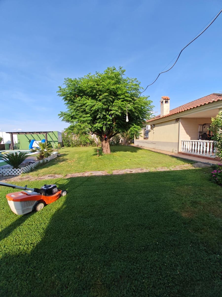 Chalet de 6 habitaciones en Villanueva de la Serena en venta con piscina garaje - 260.000 € (Ref: 9903816)