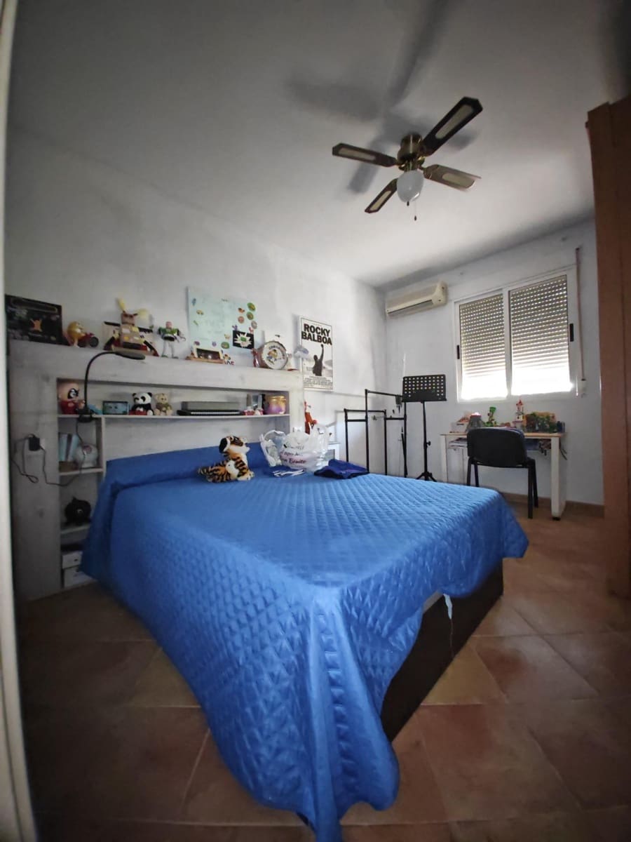 Chalet de 6 habitaciones en Villanueva de la Serena en venta con piscina garaje - 260.000 € (Ref: 9903816)