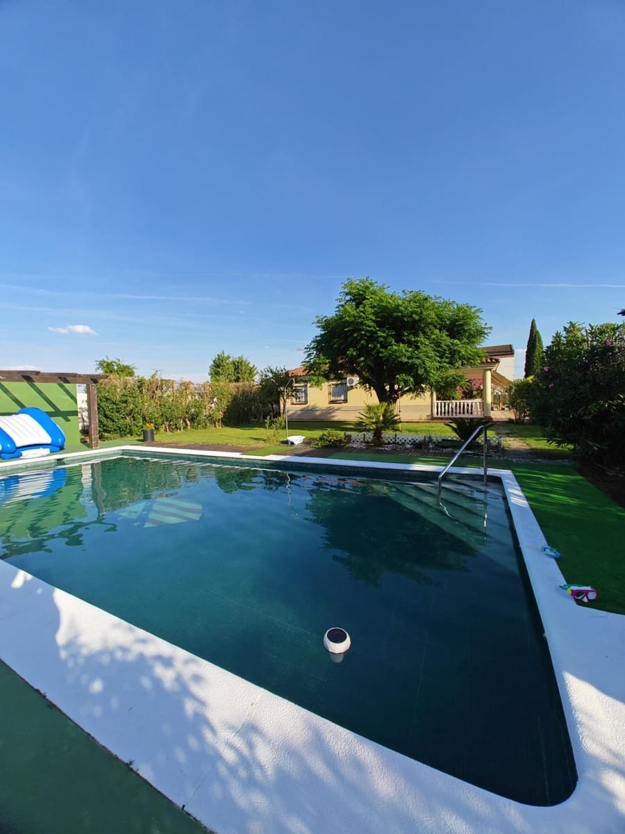 Chalet de 6 habitaciones en Villanueva de la Serena en venta con piscina garaje - 260.000 € (Ref: 9903816)