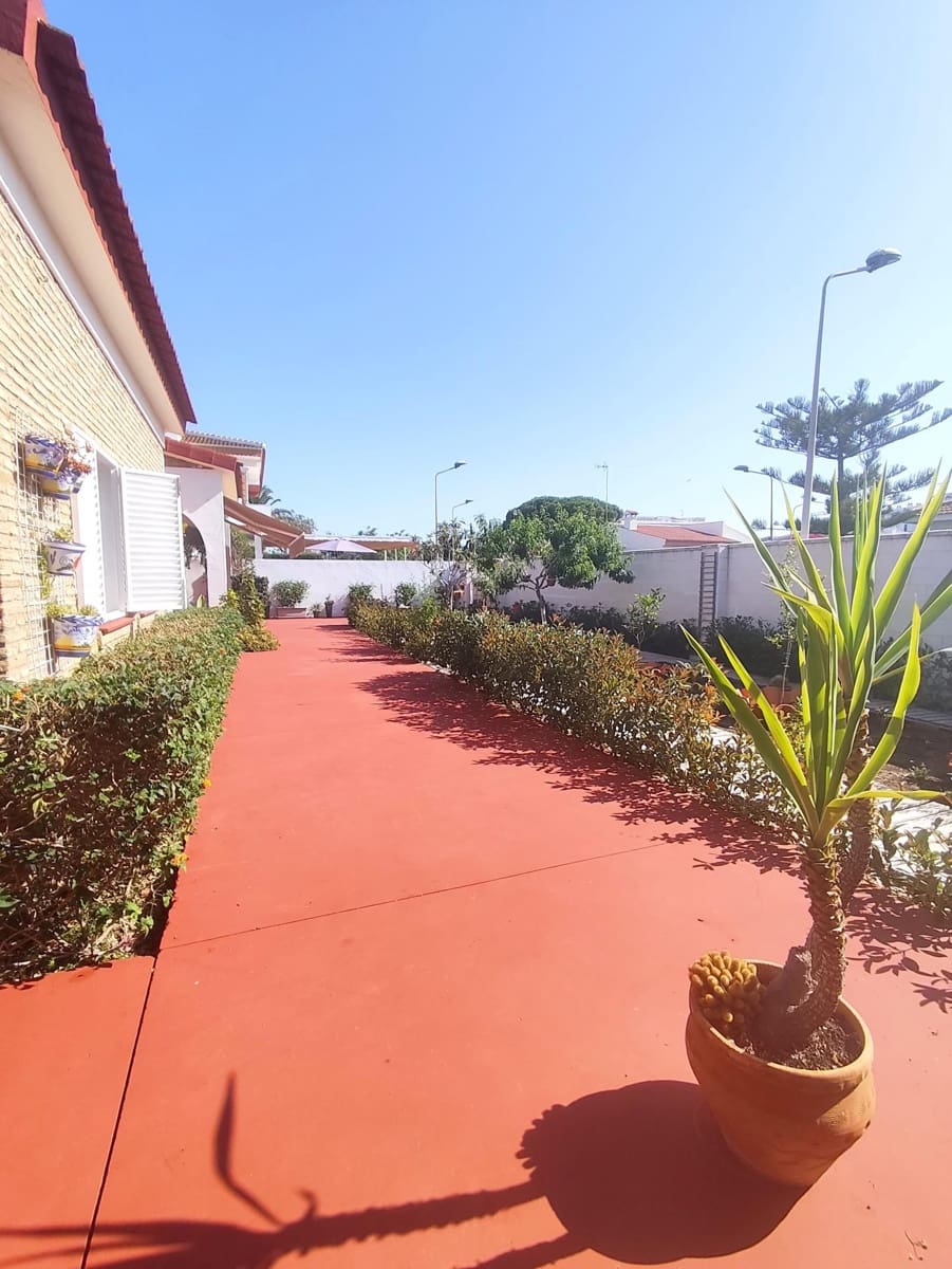 3 bedroom Villa for sale in Matalascanas - € 420,000 (Ref: 9908158)