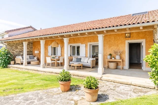 Chalet de 3 habitaciones en Santiago de Compostela en venta con piscina - 555.000 € (Ref: 9911221)