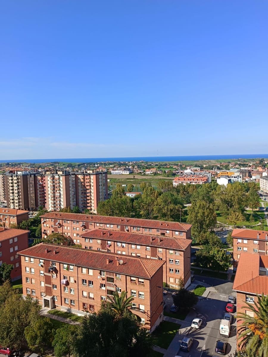 2 bedroom Flat for sale in Santander with garage - € 159,000 (Ref: 9911223)