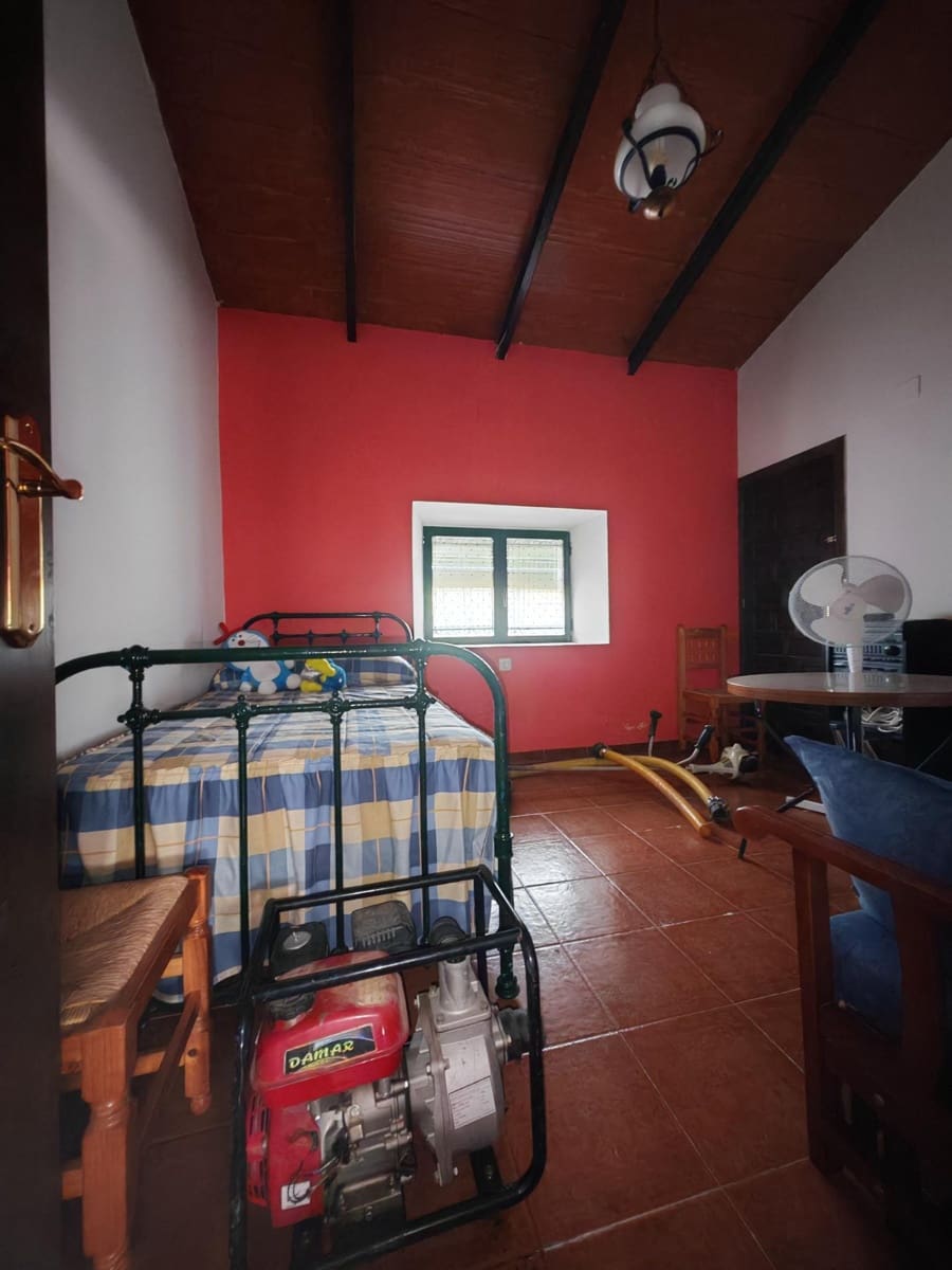 Chalet de 5 habitaciones en Hornachos en venta - 135.000 € (Ref: 9911224)