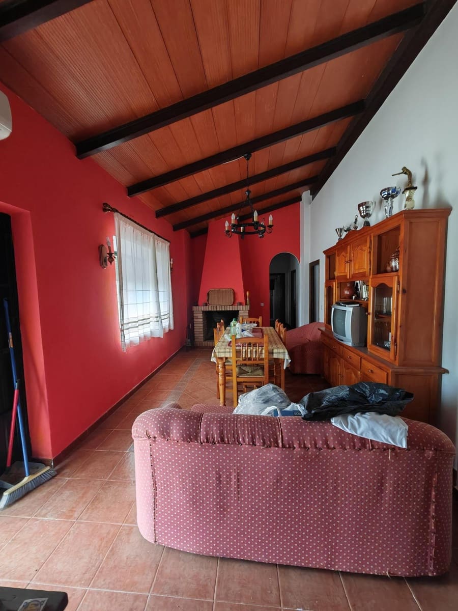Chalet de 5 habitaciones en Hornachos en venta - 135.000 € (Ref: 9911224)