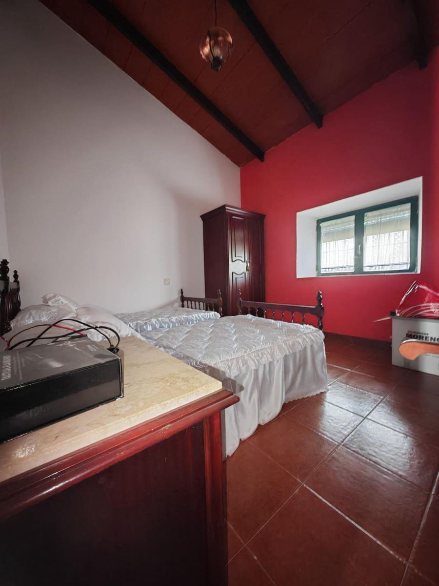 Chalet de 5 habitaciones en Hornachos en venta - 135.000 € (Ref: 9911224)