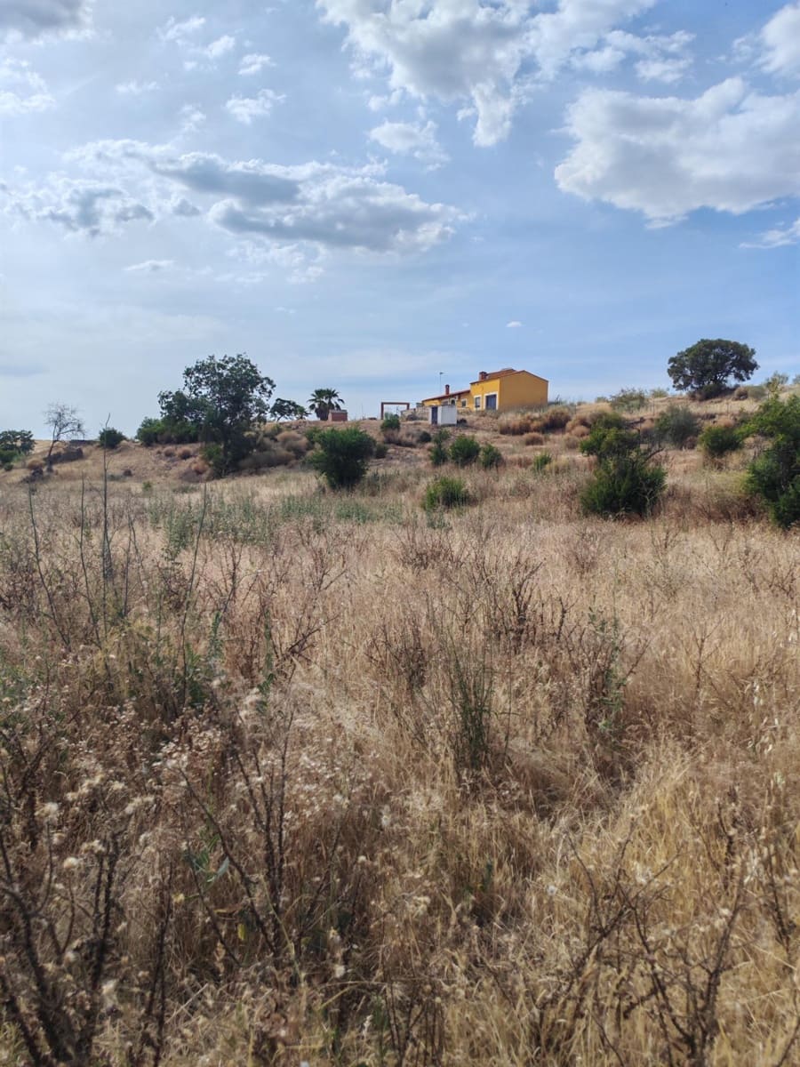 Chalet de 5 habitaciones en Hornachos en venta - 135.000 € (Ref: 9911224)