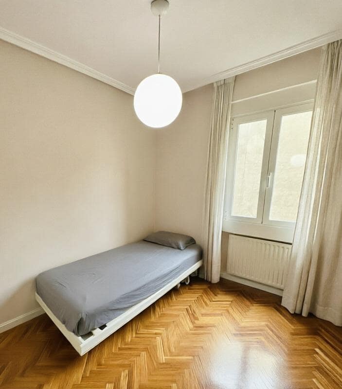 3 bedroom Flat for sale in Madrid city with garage - € 1,000,000 (Ref: 9920597)